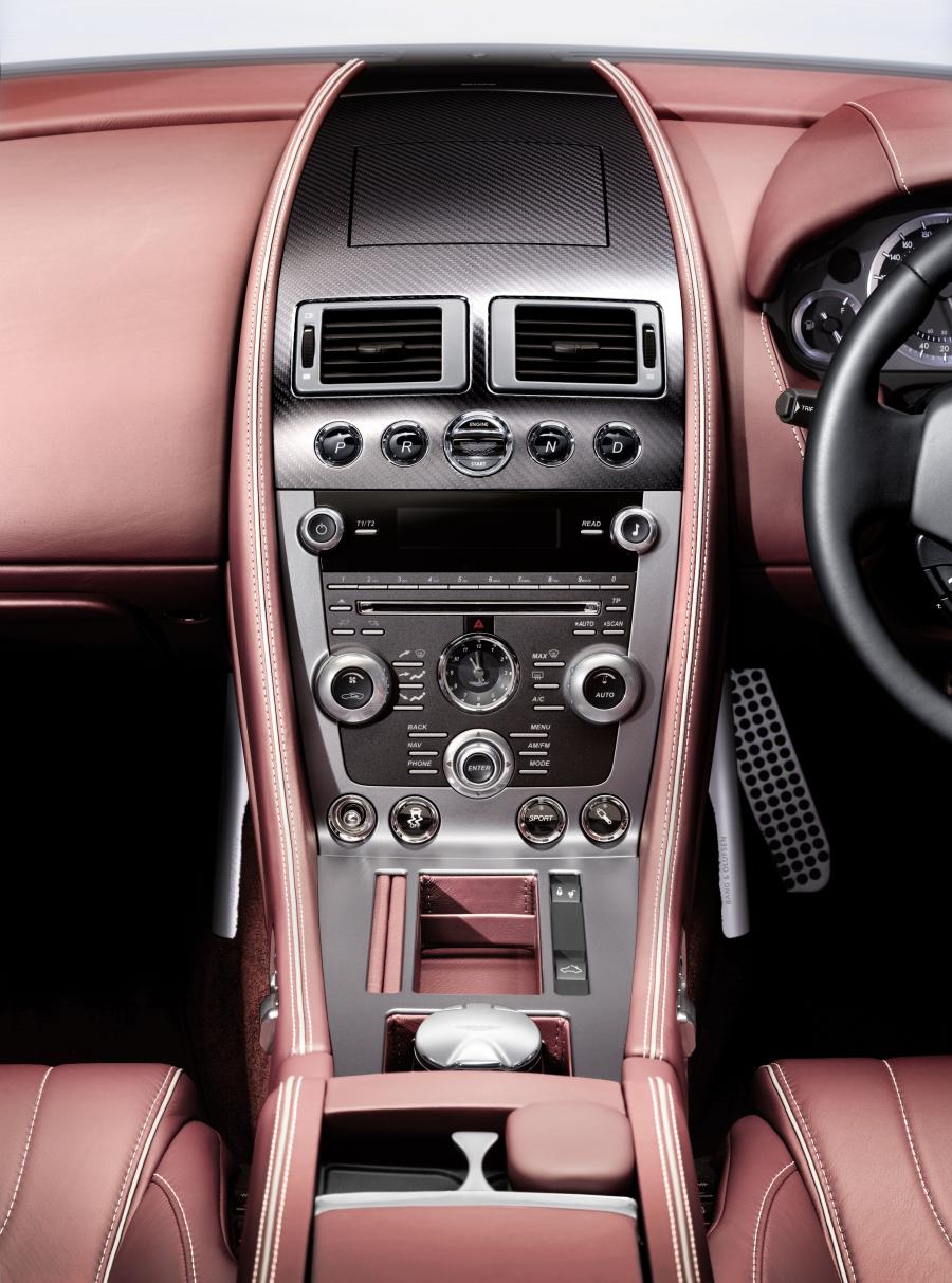 Торпедо Aston Martin DB9 Volante 2012 года  (UK) (фото 9 из 9)